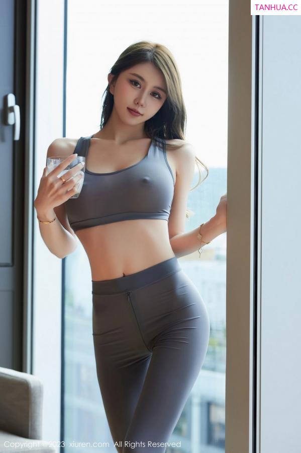 tina_甜仔  [XiuRen]高清写真图 2023.10.25 No.7557 tina_甜仔 美腿瑜伽服第9张图片